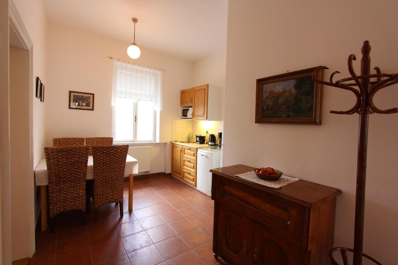 Penzion Jelen Vranov Nad Dyji Room photo