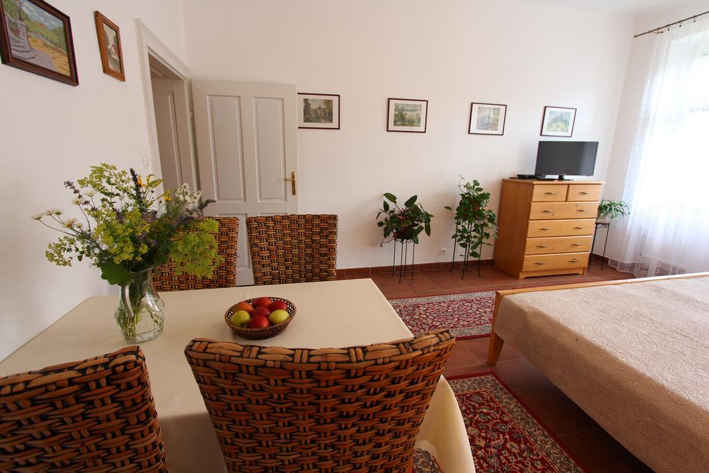 Penzion Jelen Vranov Nad Dyji Room photo