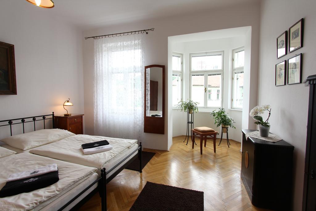 Penzion Jelen Vranov Nad Dyji Room photo