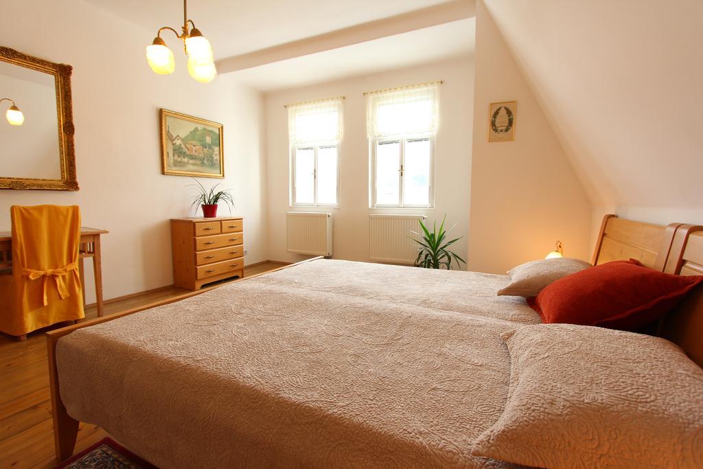 Penzion Jelen Vranov Nad Dyji Room photo