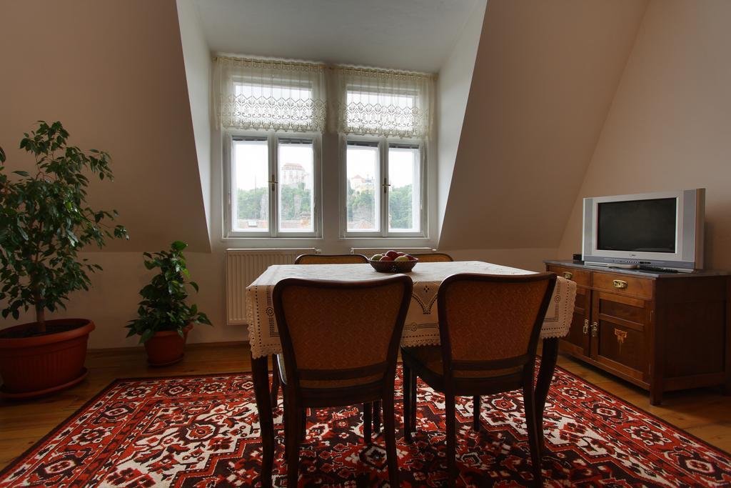 Penzion Jelen Vranov Nad Dyji Room photo
