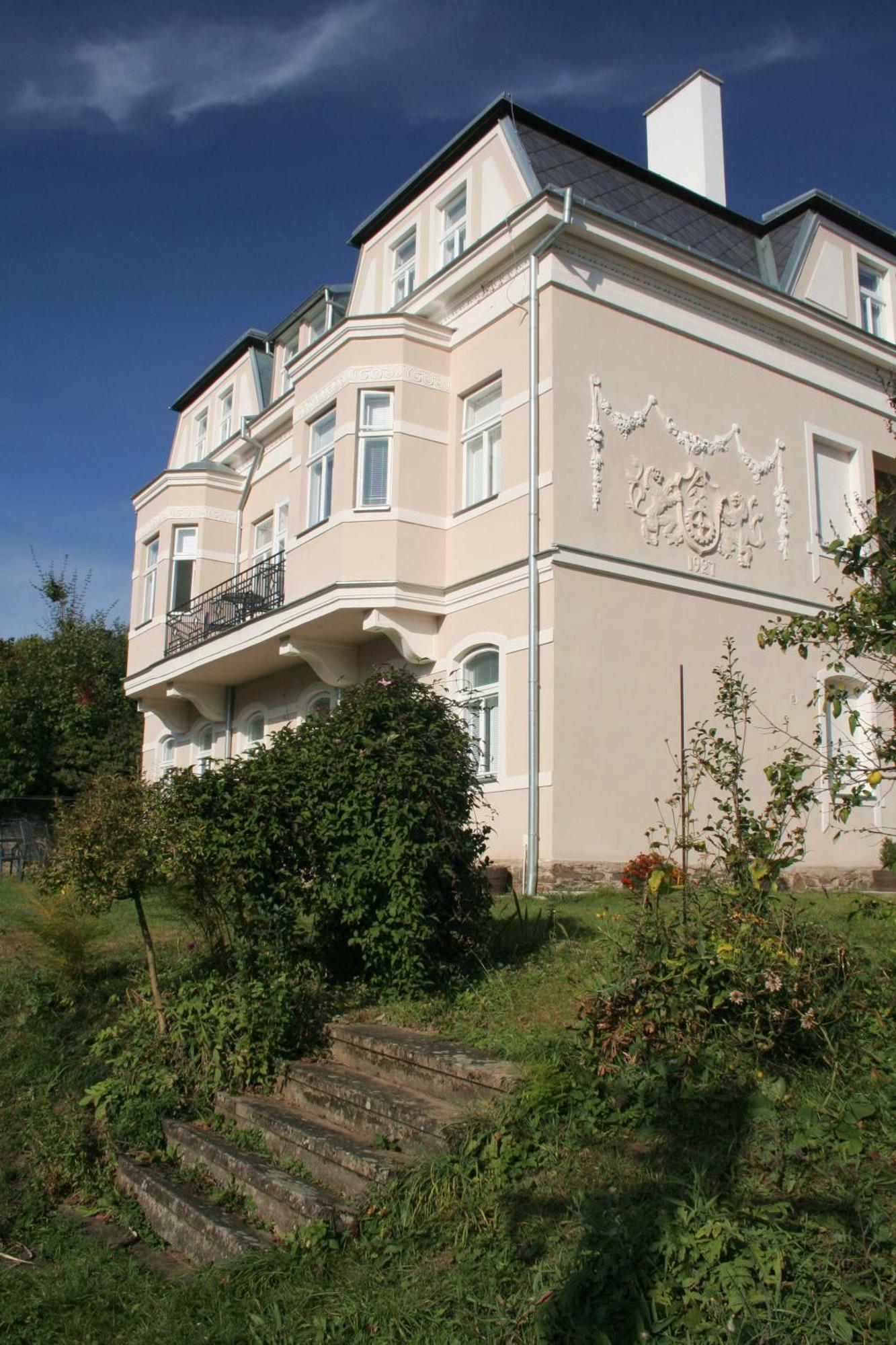 Penzion Jelen Vranov Nad Dyji Exterior photo
