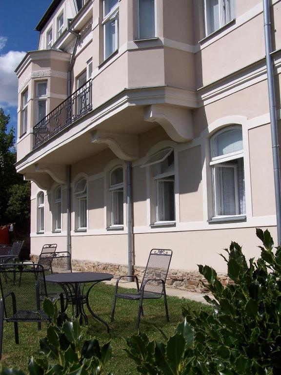 Penzion Jelen Vranov Nad Dyji Exterior photo