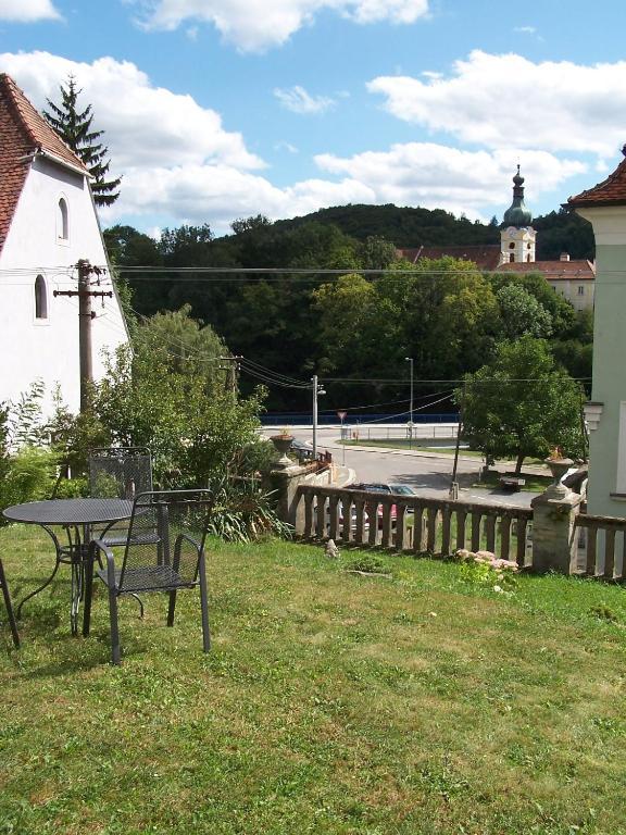 Penzion Jelen Vranov Nad Dyji Exterior photo