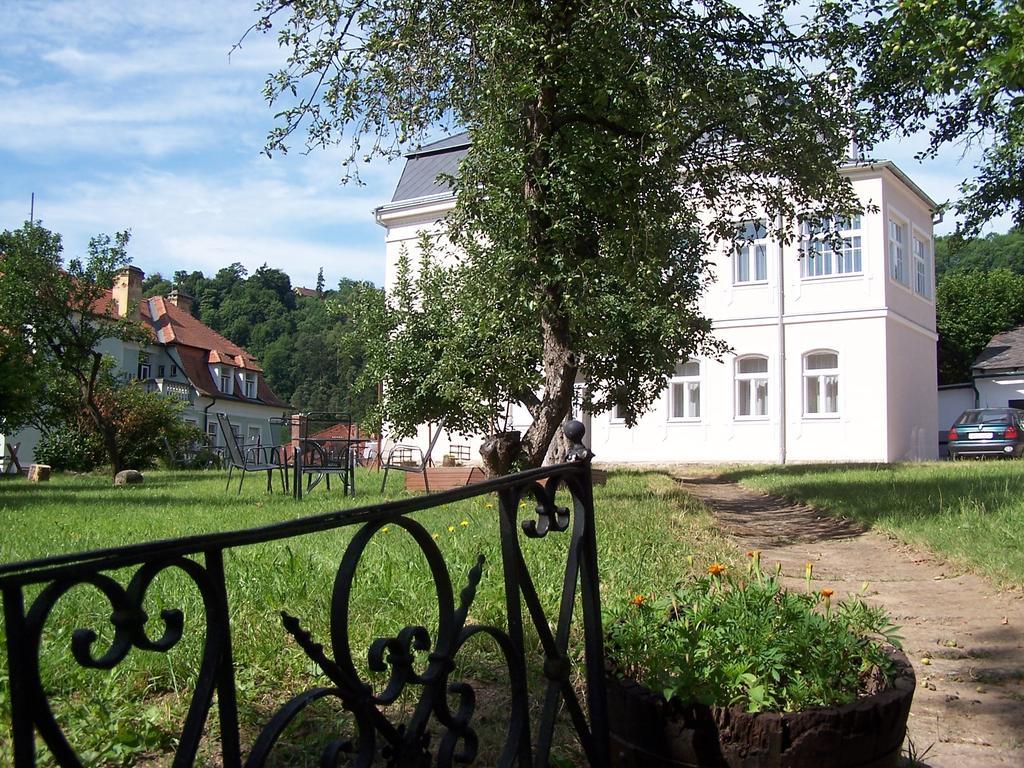 Penzion Jelen Vranov Nad Dyji Exterior photo